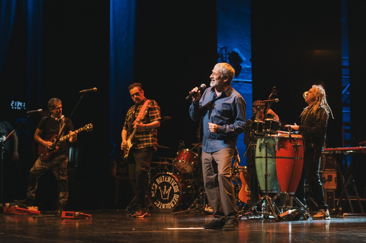 Los Auténticos Decadentes en el Adela Reta: noche de amigos con Brancciari, homenaje a Rada y show con la Susi