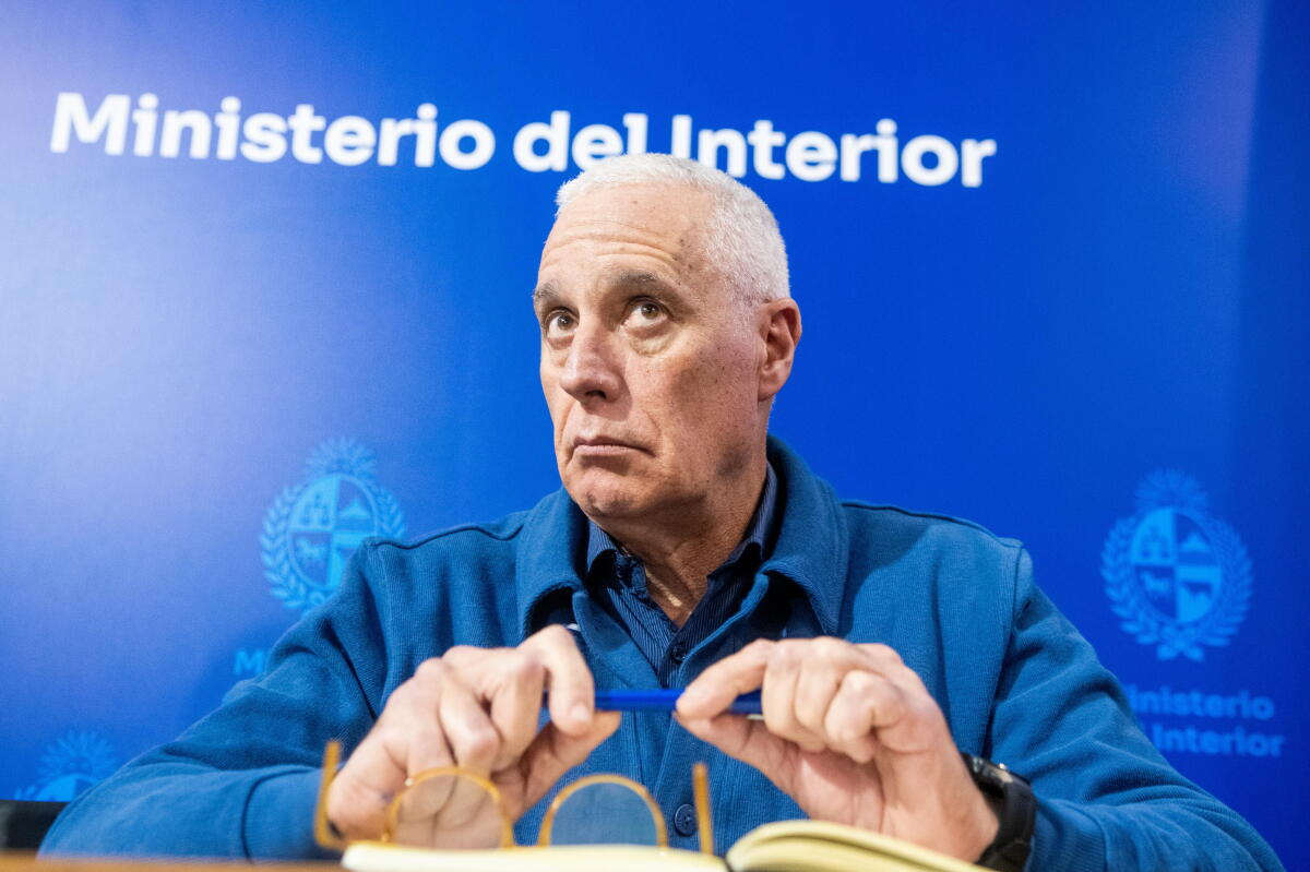 Carlos Negro, ministro del Interior, en conferencia de prensa tras atentado a fiscal de Corte, Mónica Ferrero.