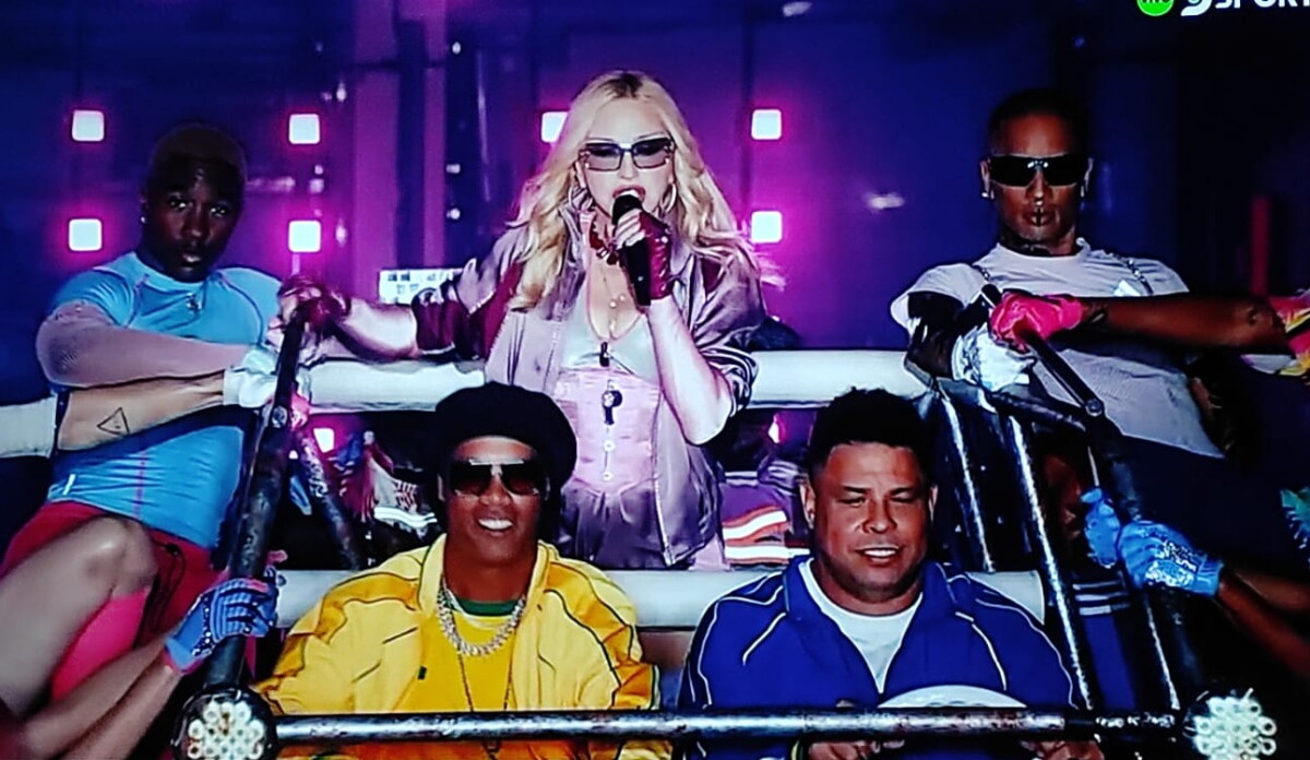 Madonna junto a Ronaldinho y Ronaldo en la final del Mundial 2026.