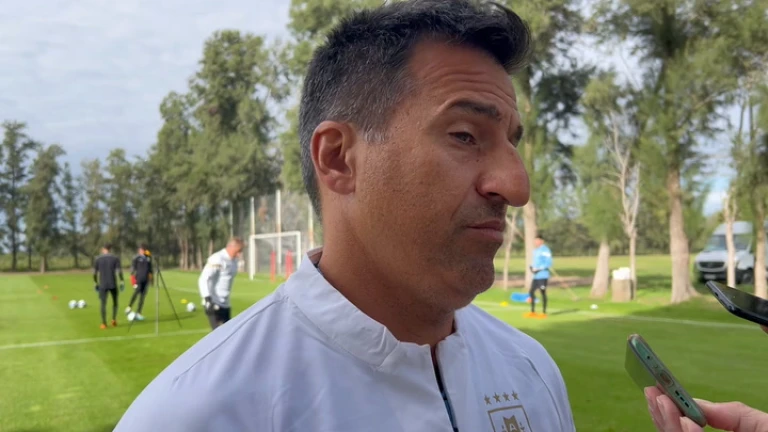 Marcelo Broli en la previa del entrenamiento de Uruguay