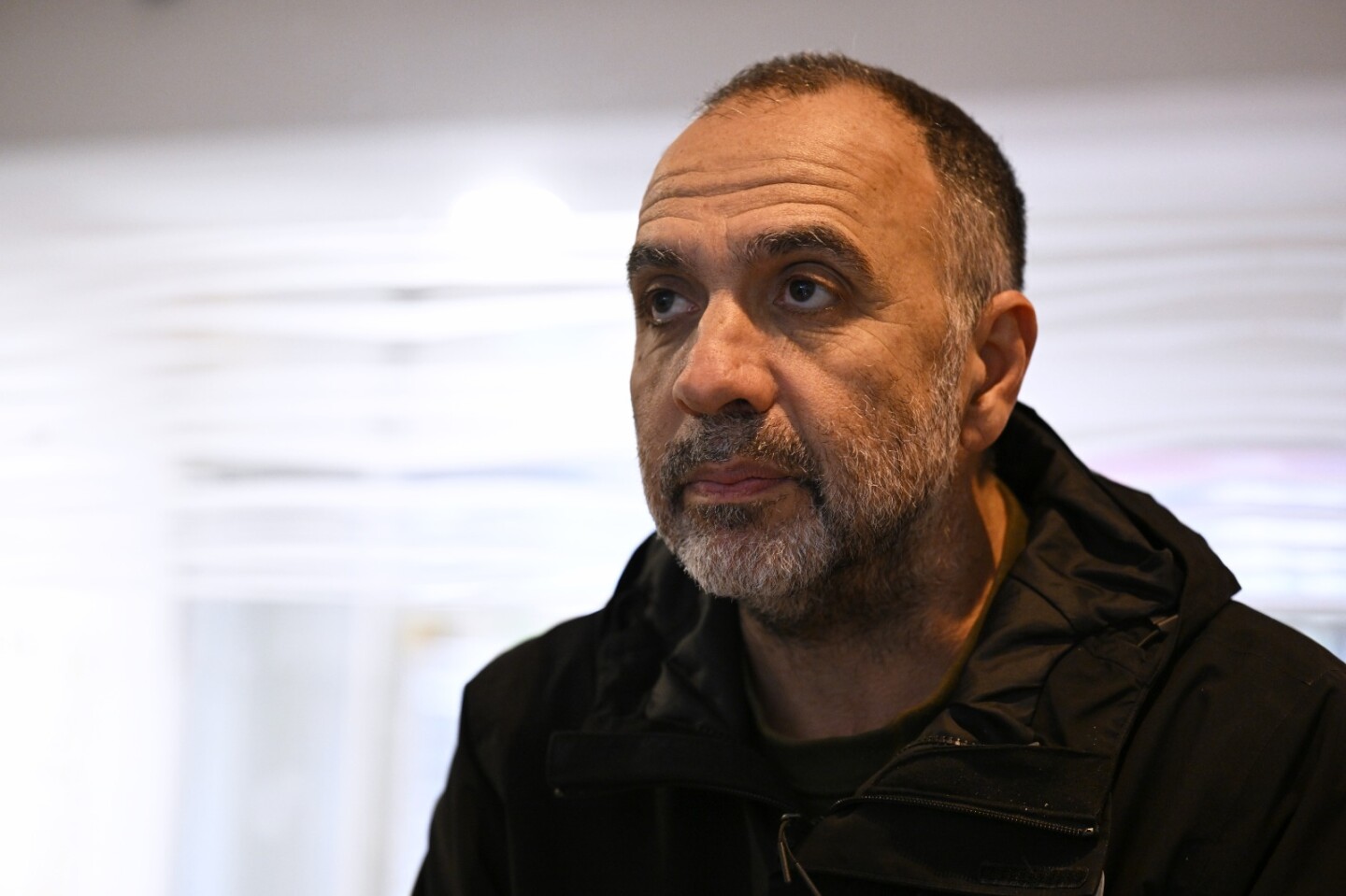 El director y guionista Adrián Caetano antes del estreno del musical "Metrópolis".