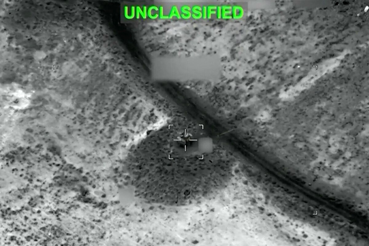 Captura de pantalla de un video compartido por Estados Unidos que muestra ataques sobre bases militares iraníes.