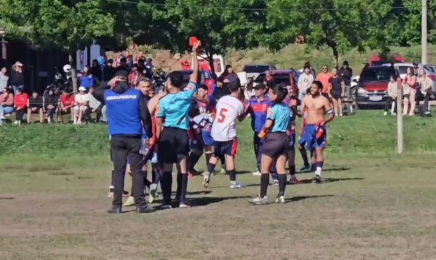 Futbolista de Maldonado agrede a un árbitro