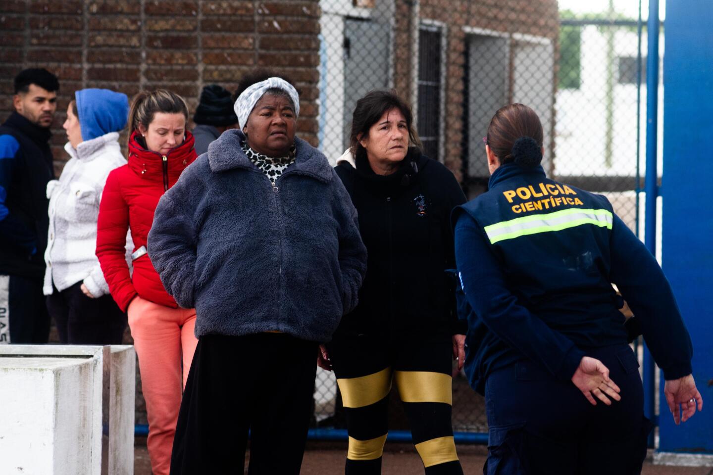 Familiares piden información a Policía Científica