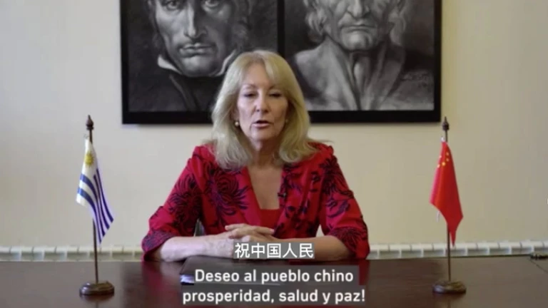 Carolina Cosse desea a China un feliz año