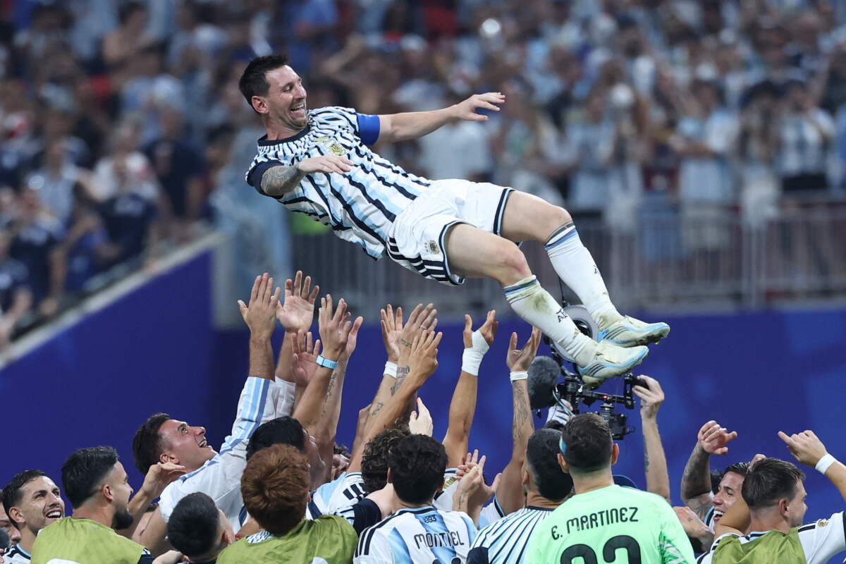 El festejo de Lionel Messi junto a sus compañeros tras la clasificación de Argentina ante Egipto en el Mundial 2026.