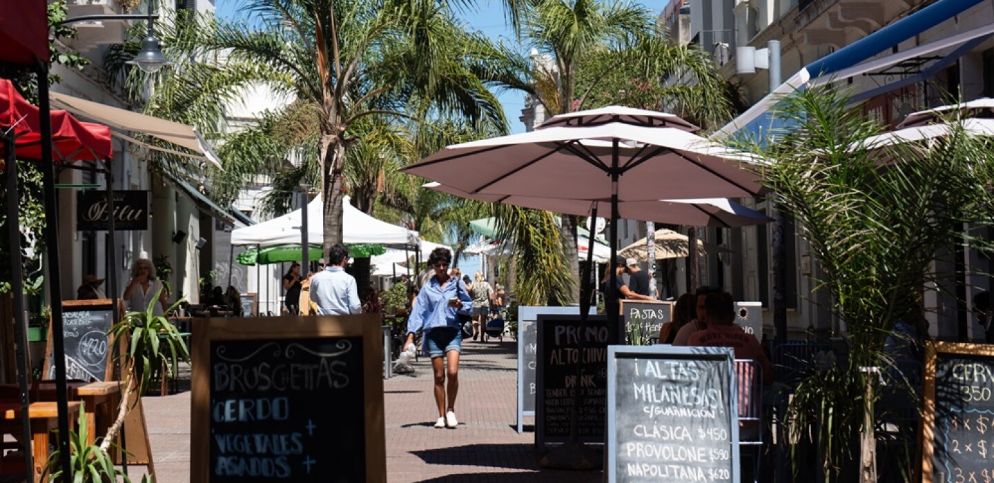 En medio siglo, Ciudad Vieja perdió dos tercios de sus habitantes: ¿por qué no logra recuperarlos?