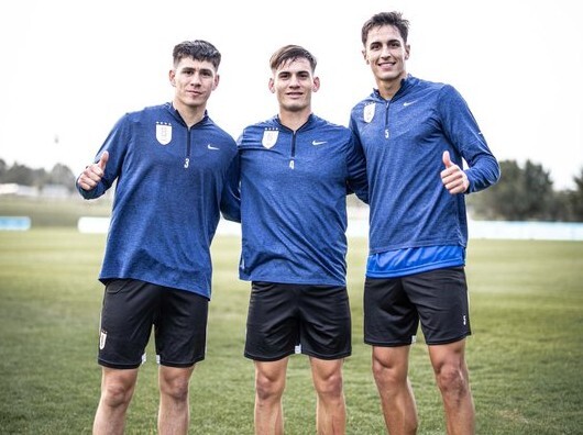 Marco Oroná, Joaquín Valiente y Facundo Bernal en el Complejo Uruguay Celeste.