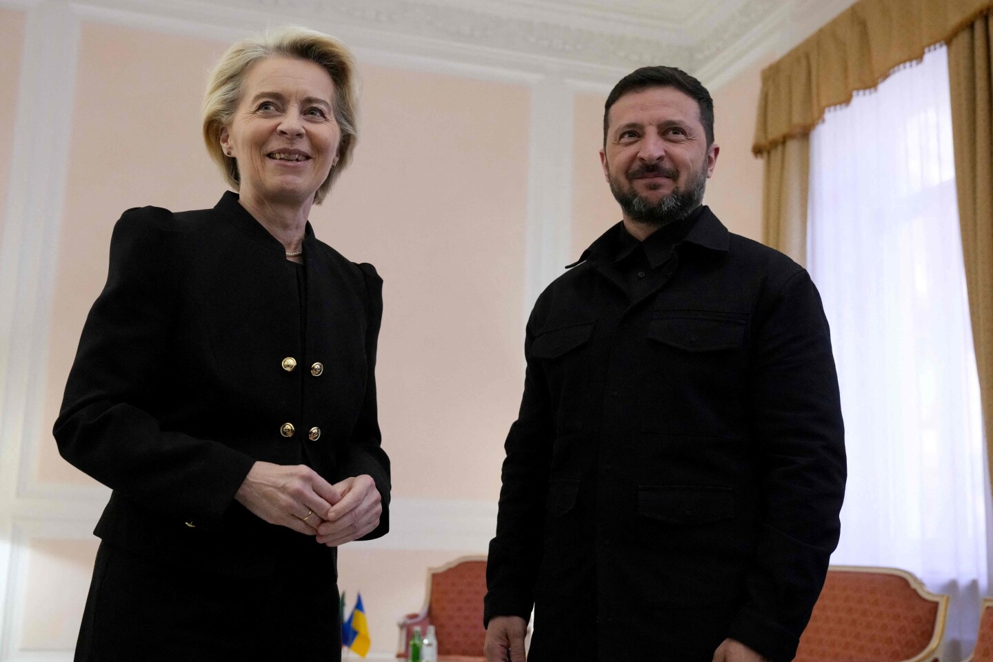 La presidenta de la Comisión Europea, Ursula von der Leyen y el presidente de Ucrania, Volodymyr Zelensky.