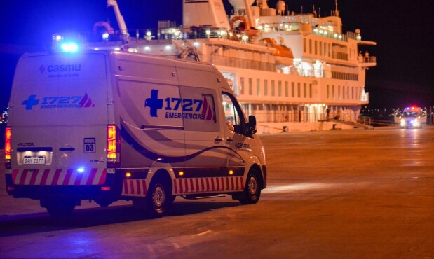 AMBULANCIA Y GREG MORTIMER.jpg