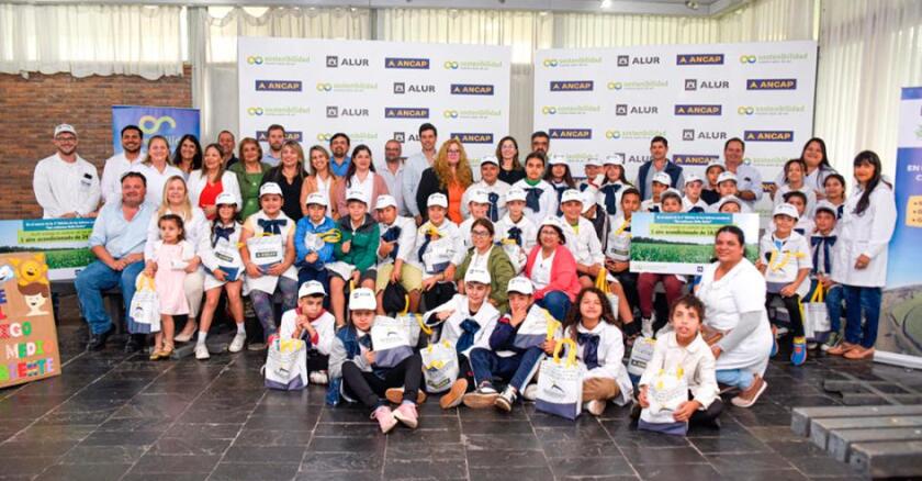 En la instancia, a cargo de ALUR y la asociación civil Campo Limpio, cinco escuelas locales participaron mediante la presentación de propuestas artísticas.