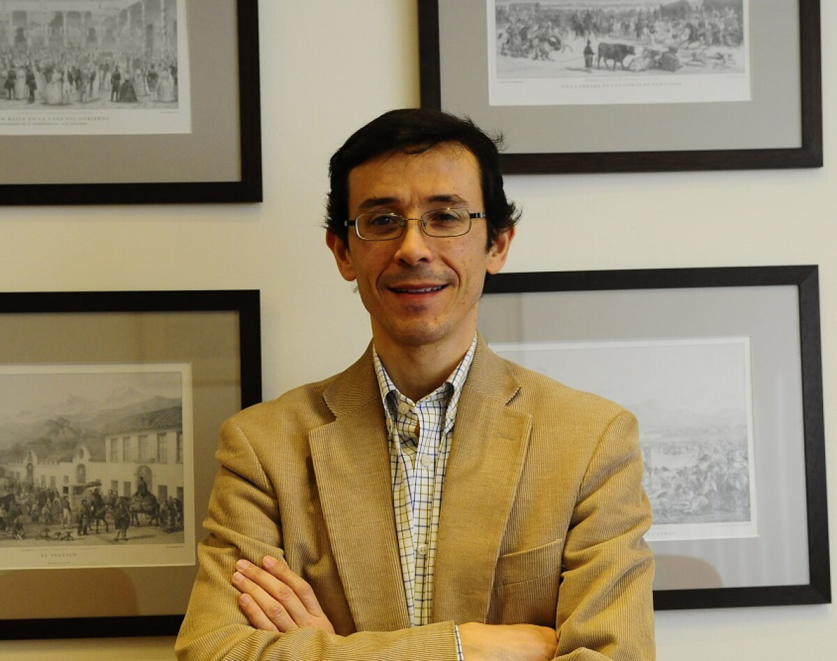Nota a Alejandro Cid, doctor en economia, foto Marcelo Bonjour, nd 20150716