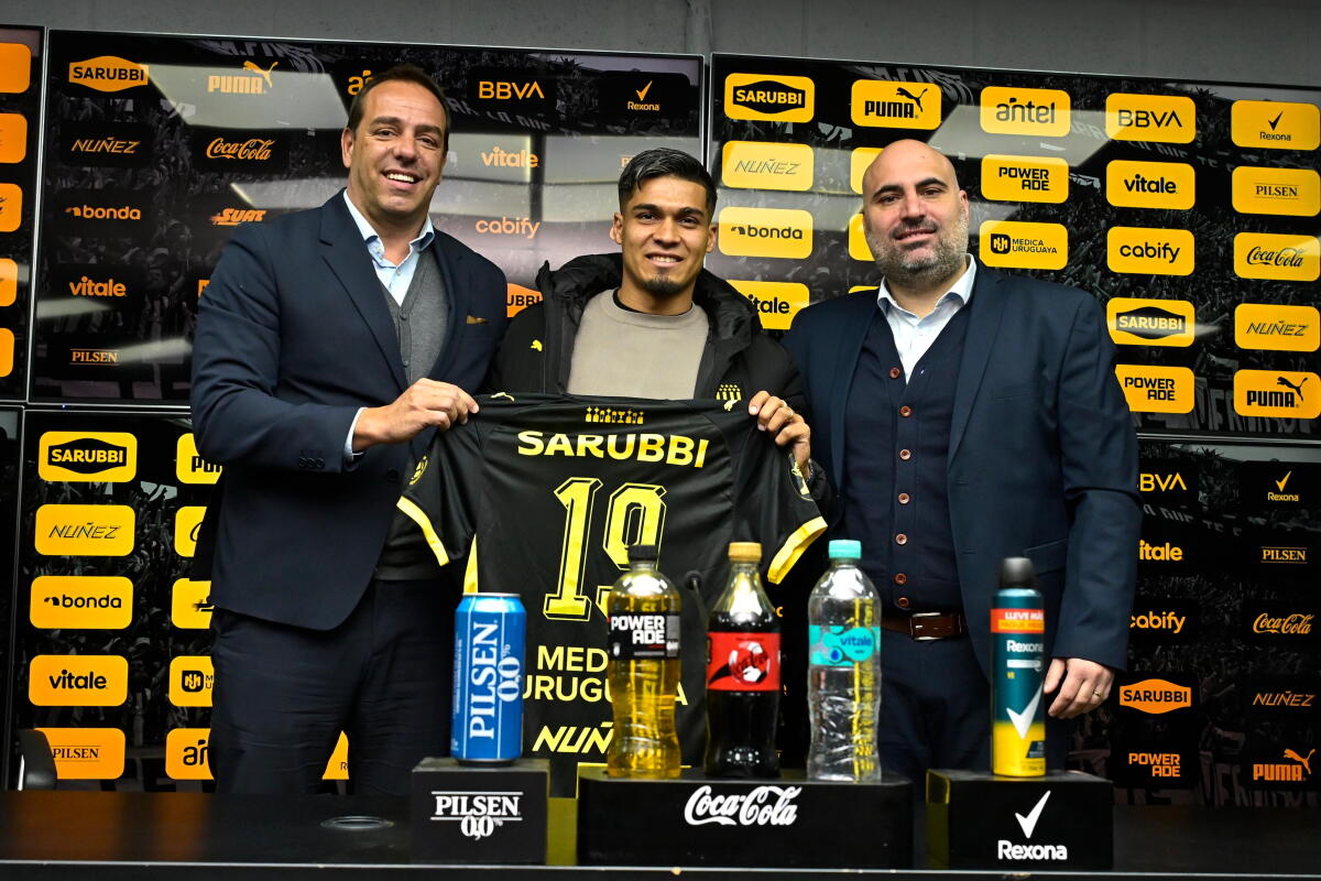 Ignacio Ruglio, Matías Arezo y Marcelo Solomita de Peñarol.