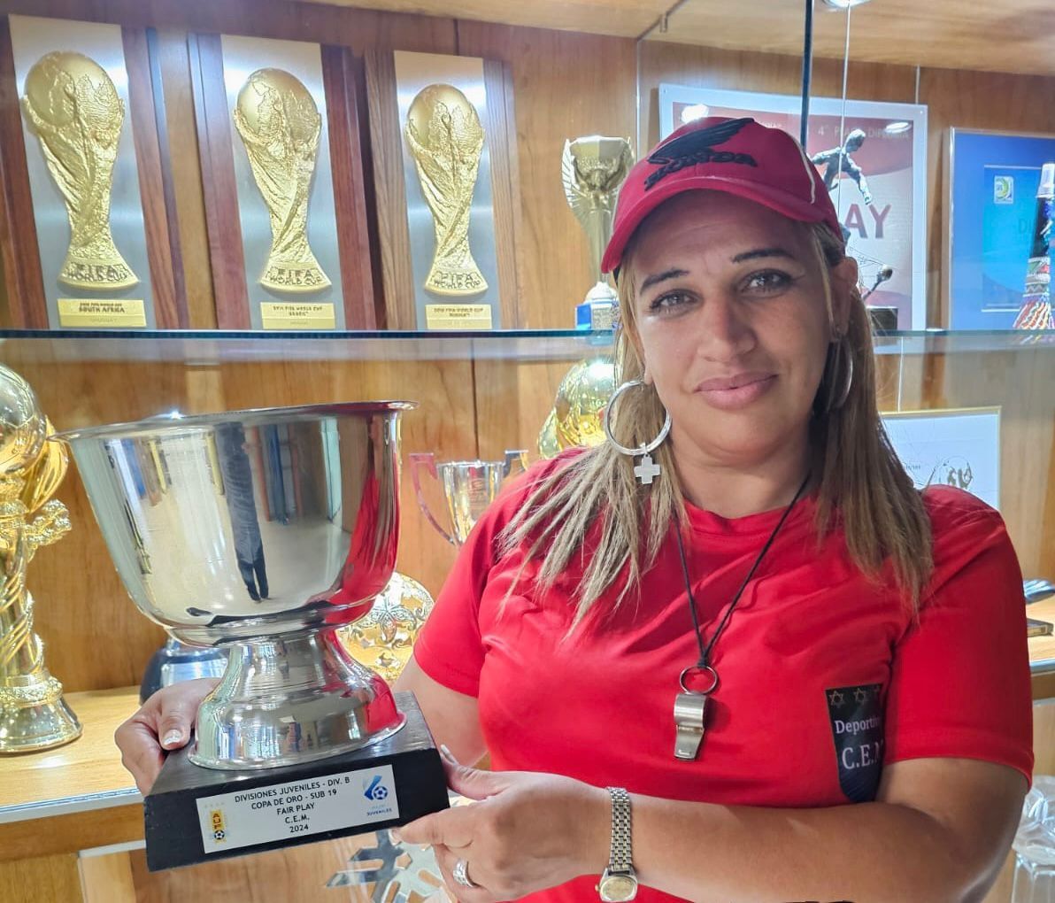 Mónica Da Silva, primera entrenadora de un primer equipo masculino de AUF.