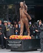 estatua nestor kirchner.jpg