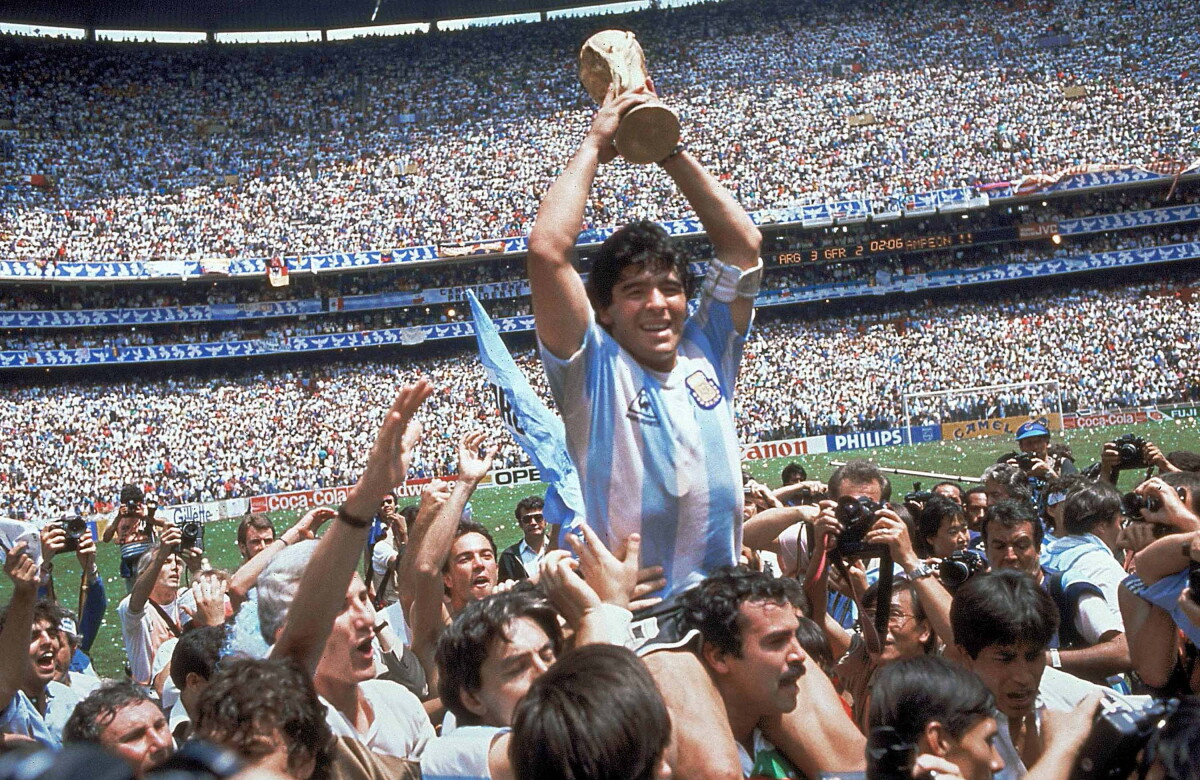 A 66 años del nacimiento de Diego Maradona, varias figuras recordaron el inmenso legado del "10"