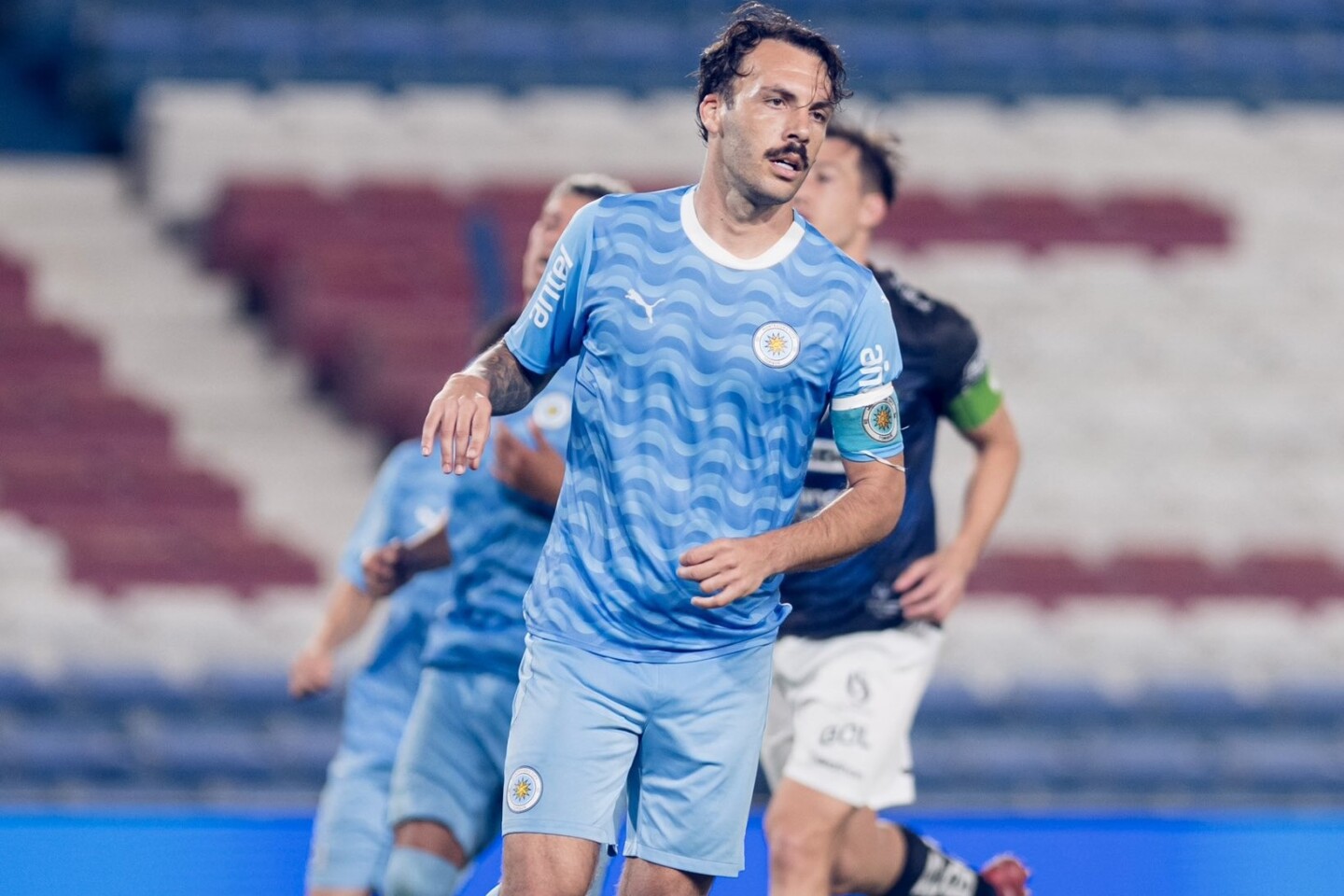 Sebastián Rodríguez con la camiseta de Montevideo City Torque.