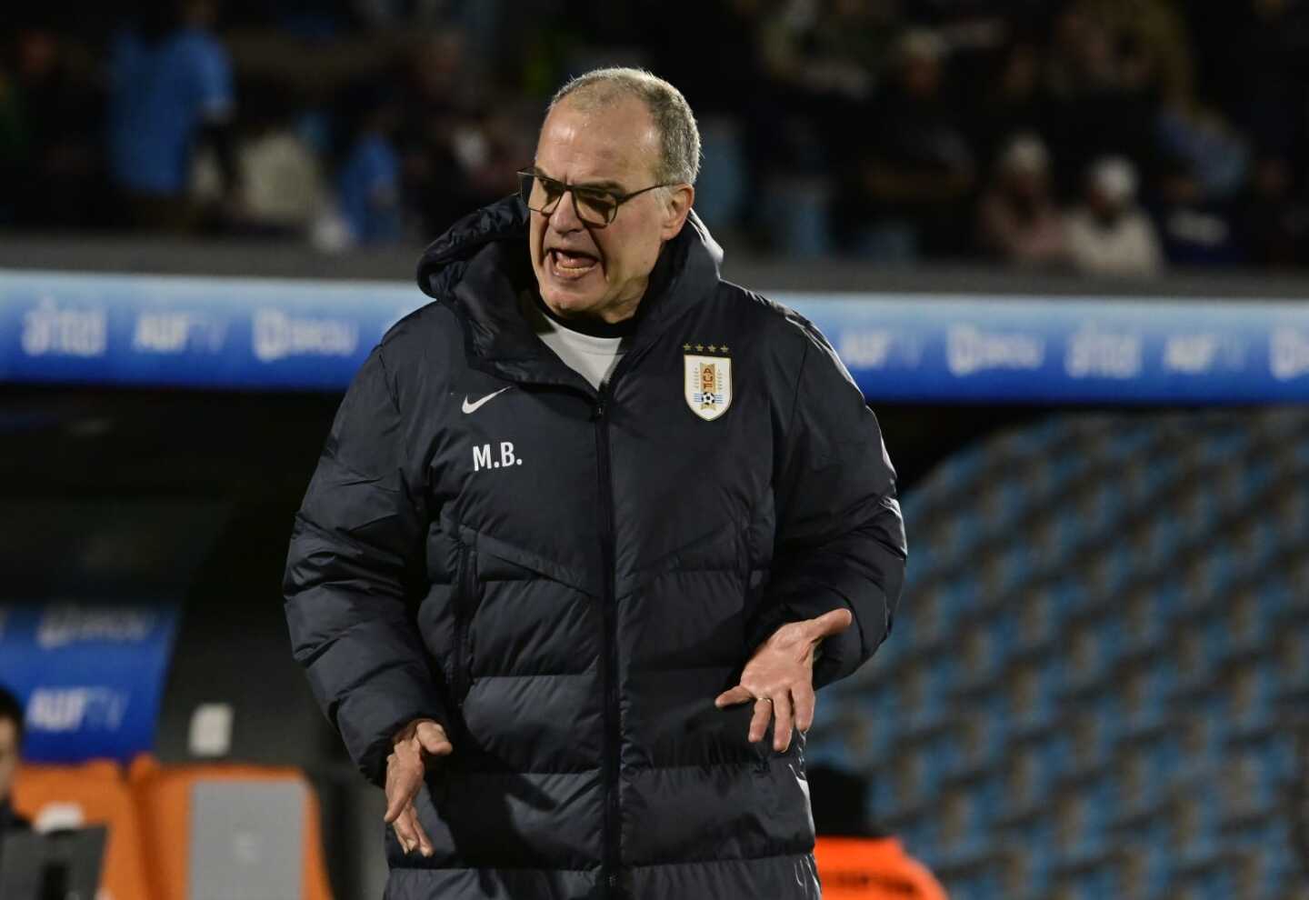 Marcelo Bielsa, entrenador de Uruguay, en el partido frente a Perú por Eliminatorias.