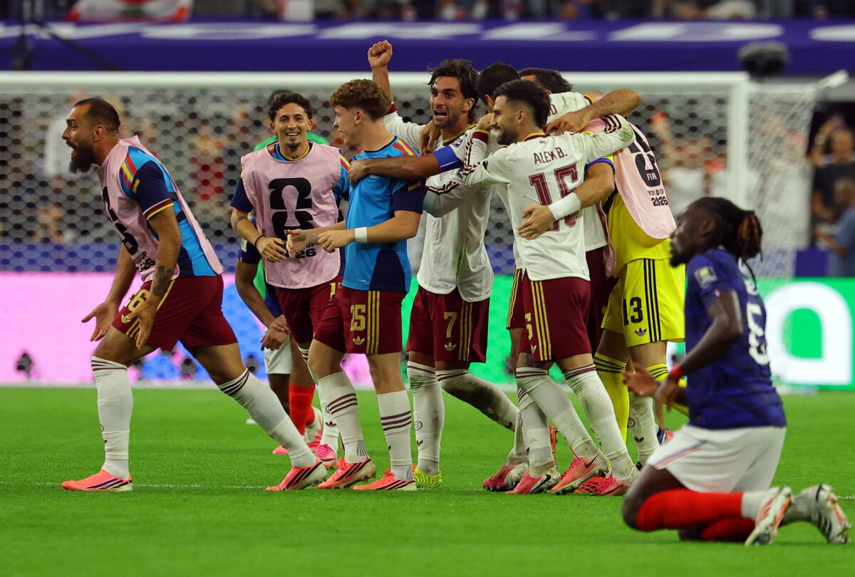 El festejo de los jugadores de España tras el triunfo ante Francia en el Mundial 2026.