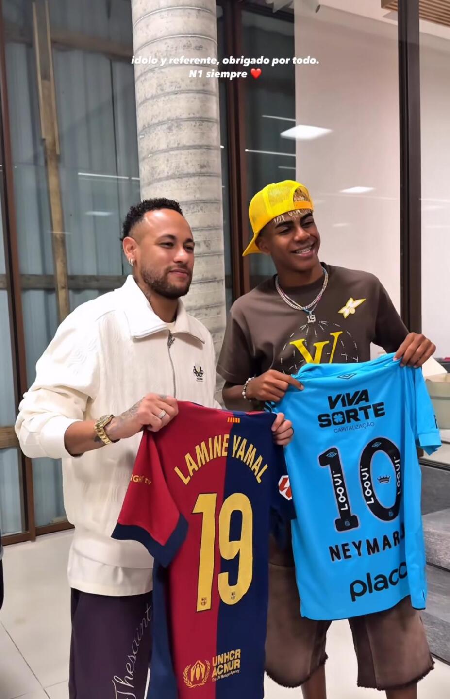 Lamine Yamal conoció a su ídolo Neymar e intercambiaron camisetas.