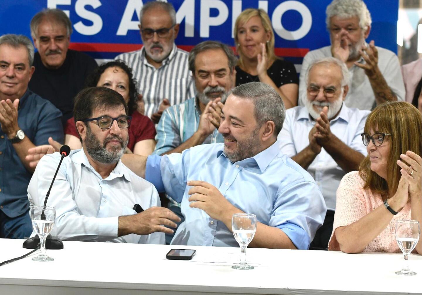 Presentación de Mario Bergara como candidato a la IMM, junto a Fernando Pereira, presidente del Frente Amplio, y Cecilia Cairo, designada ministra de Vivienda.