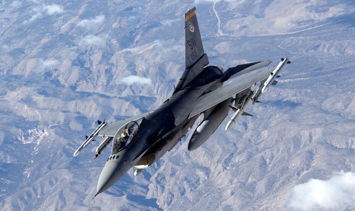 Un avión de caza F-16 de la Fuerza Aérea de Estados Unidos.