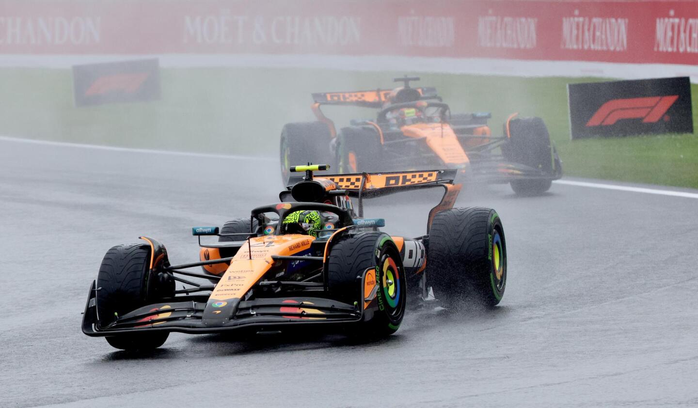 Oscar Piastri en el Gran Premio de Bélgica de Fórmula 1 que estuvo marcado por la lluvia.