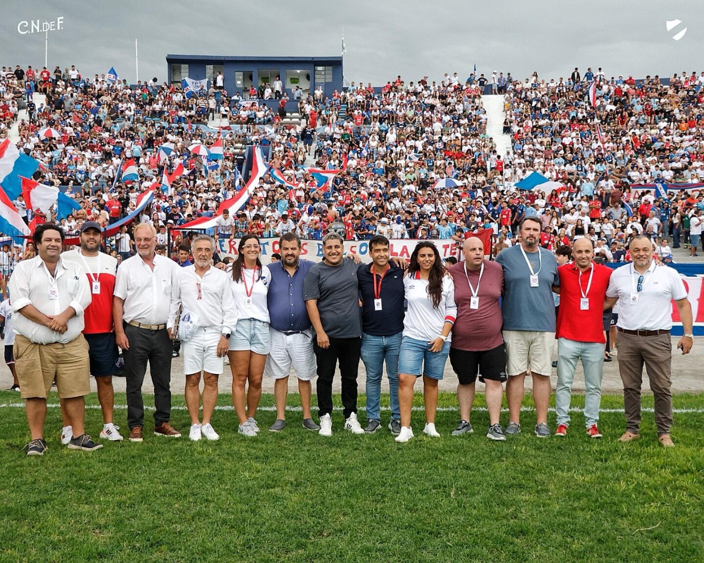Flavio Perchman, Magdalena Giuria, Ricardo Vairo y otros directivos de Nacional presente en Soriano.