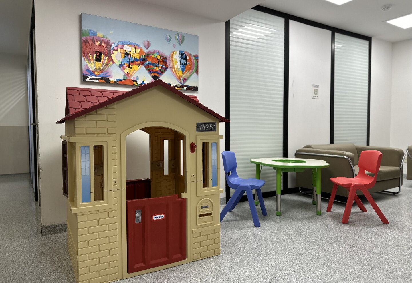 Sala de espera del piso de internación pediátrica