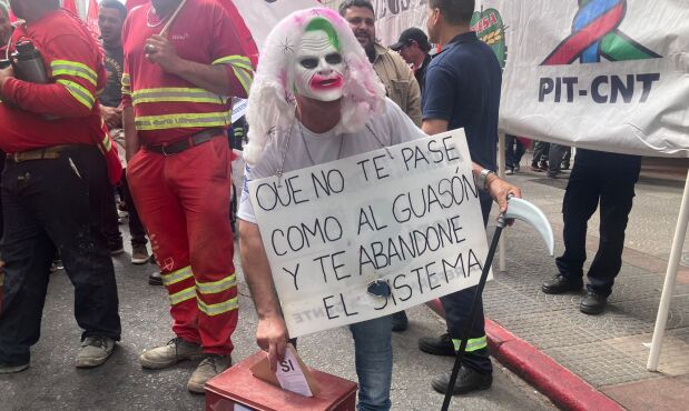 Manifestante en la movilización del Pit-Cnt en 18 de Julio.