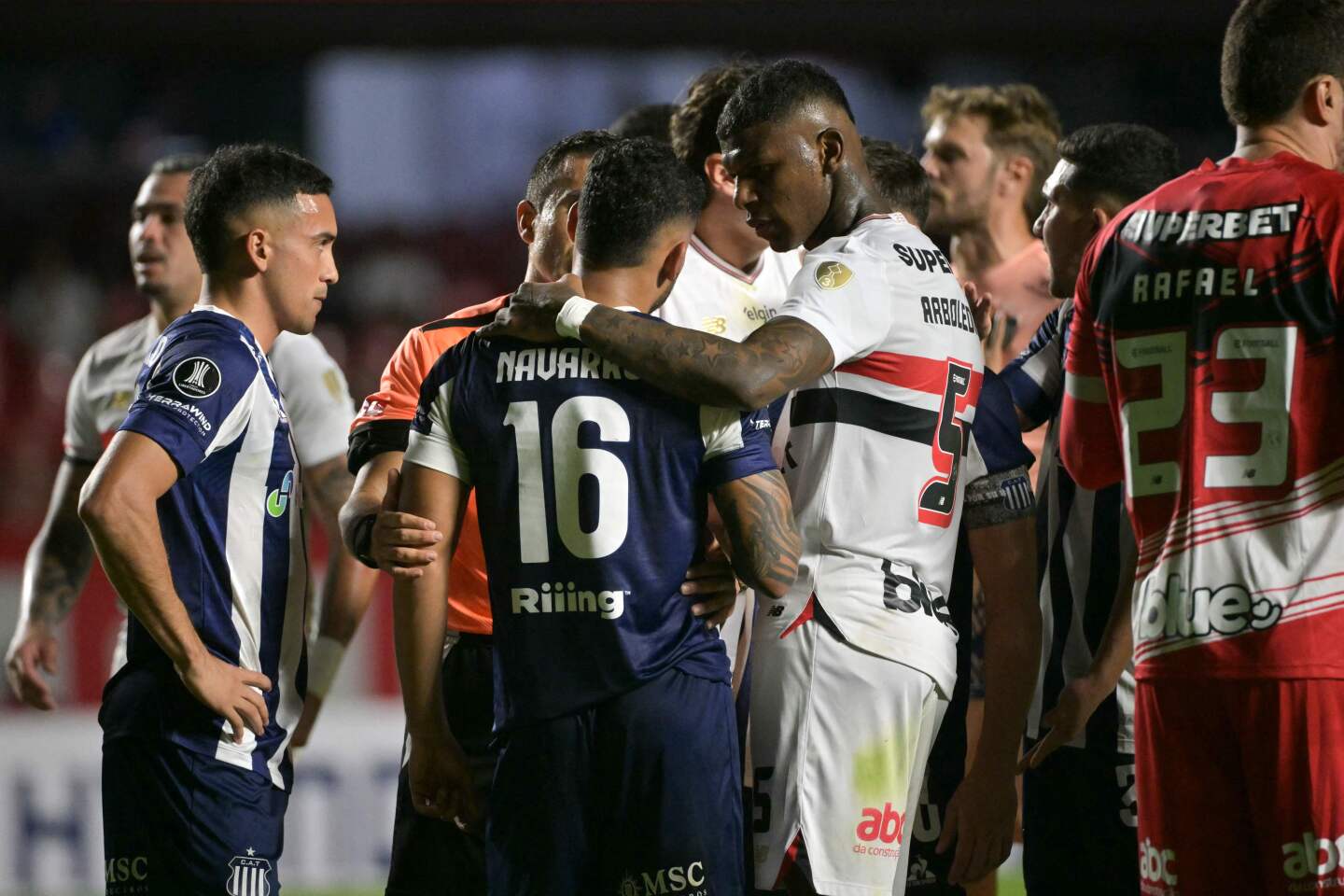 Miguel Navarro y Robert Arboleda hablan tras el episodio en cancha en el que el venezolano terminó llorando.