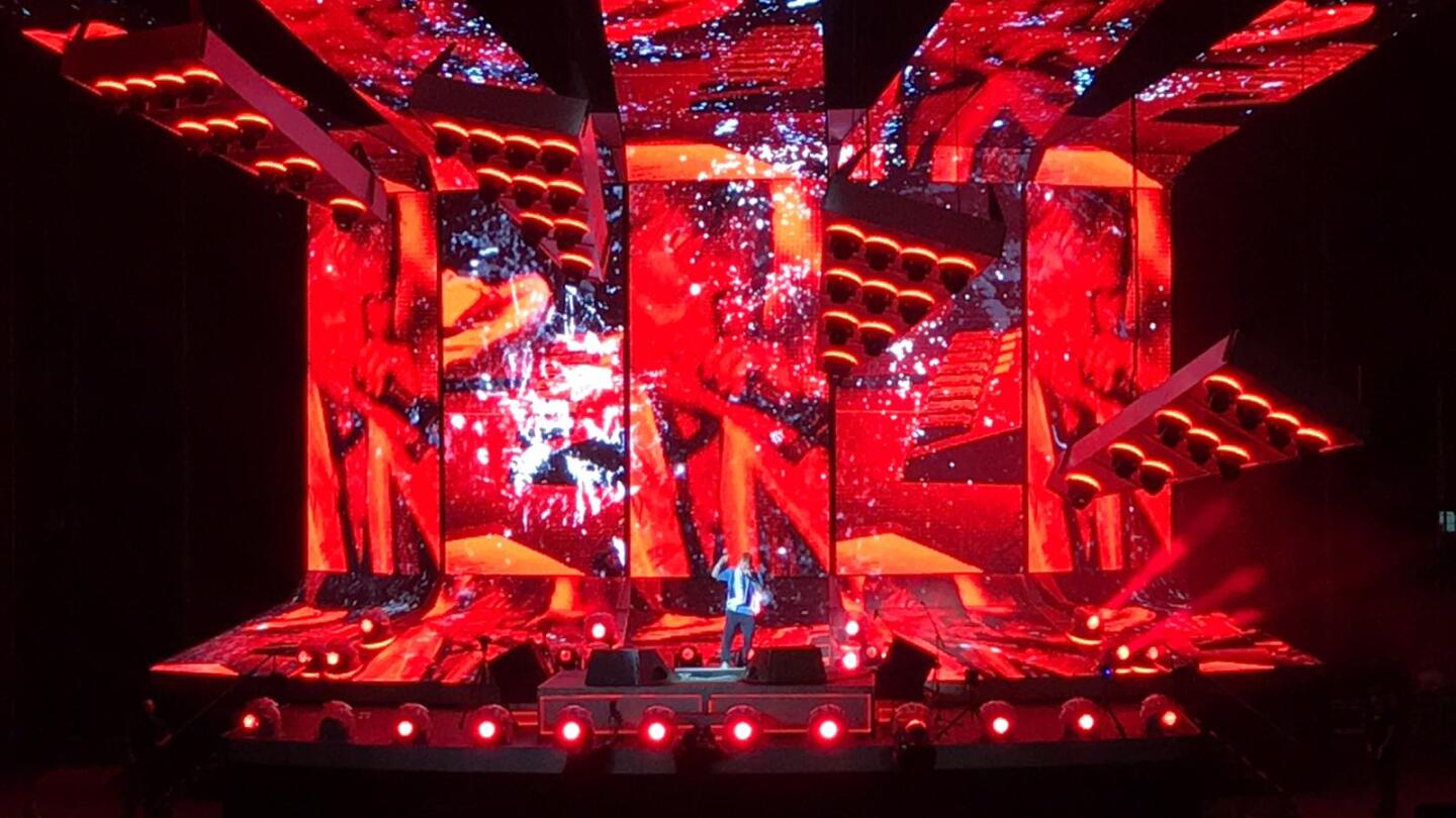 Ed Sheeran cerró a puro rojo el concierto en el Centenario. Foto: Nicolás Pereyra