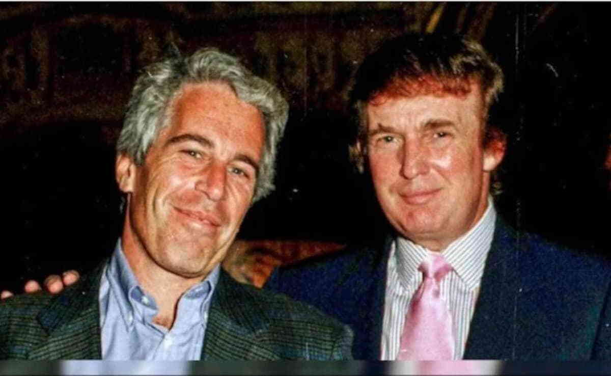 El delincuente sexual, Jeffrey Epstein, junto al presidente de EE.UU. Donald Trump.