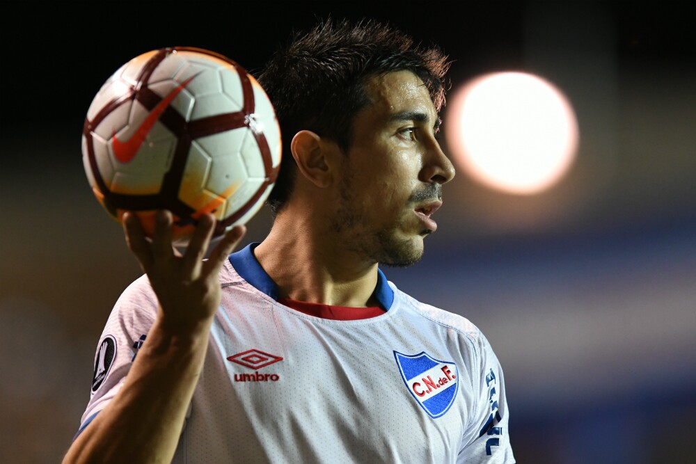 Jorge Fucile tuvo gran trabajo en el partido ante Santos