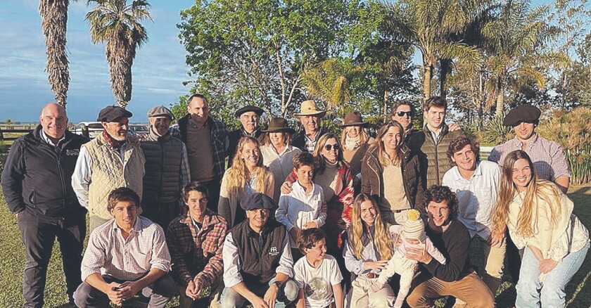 Raquel Arrarte y Coqui Etcheverry, su familia y los Birriel