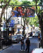Comercios en las calles de la ciudad de Salto