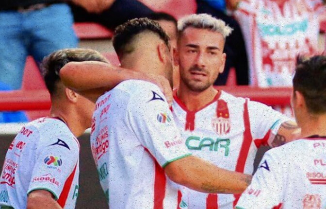 Facundo Batista durante un partido disputado con Necaxa.Foto: @ClubNecaxa.