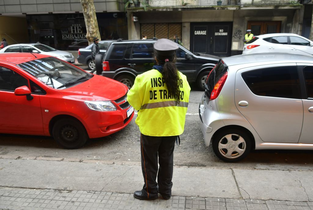 Inspectora de tránsito en Montevideo. Foto: Archivo El País
