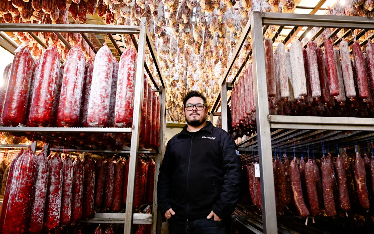 Heredó el oficio de su familia, creó su propia marca de fiambres artesanales y hoy conquista a la alta gastronomía