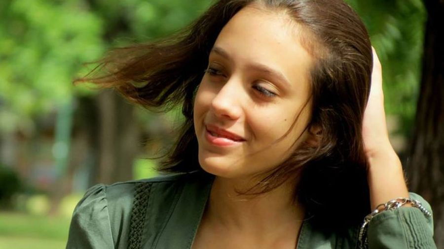 Lola Chomnalez.