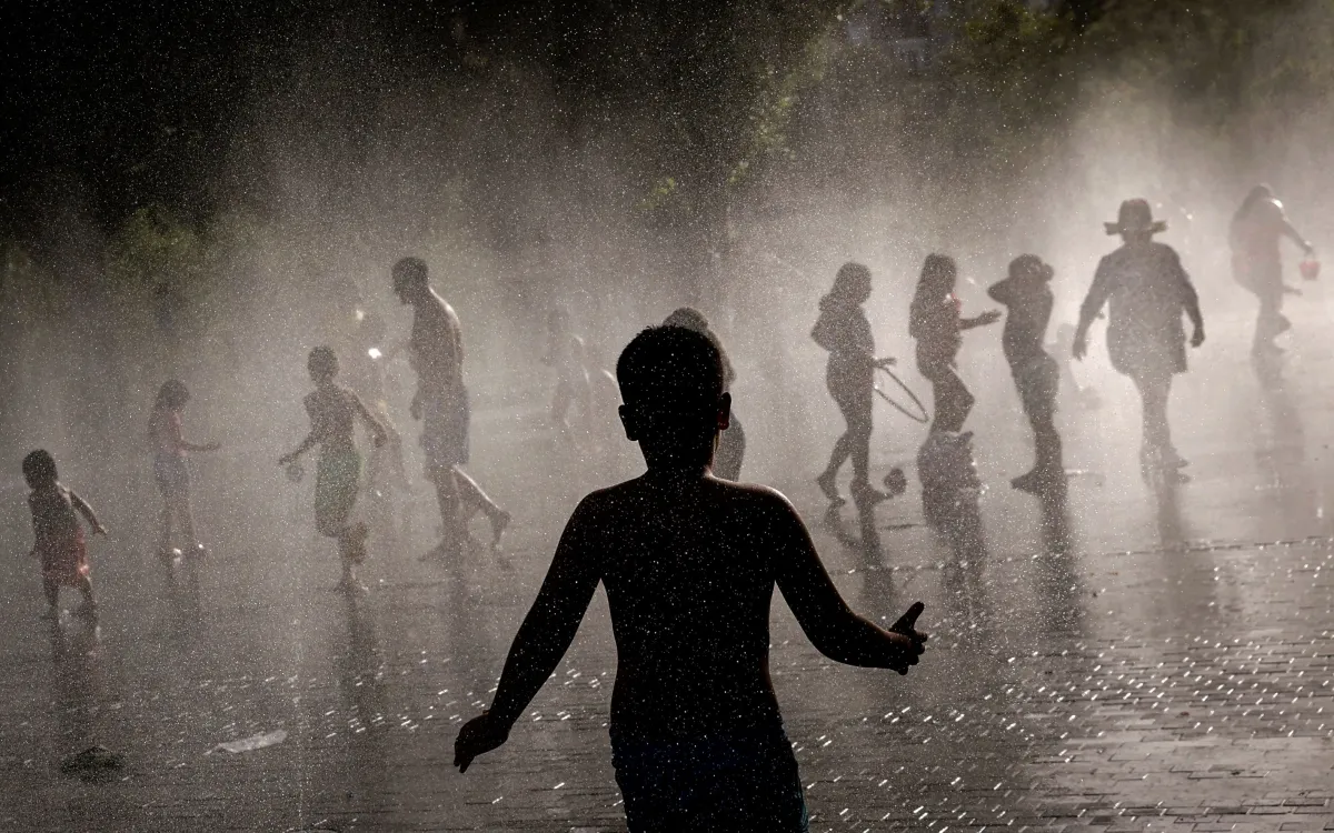 Ola de calor se intensifica en Europa y varias ciudades están bajo alerta roja; ¿cuándo bajarían las temperaturas?