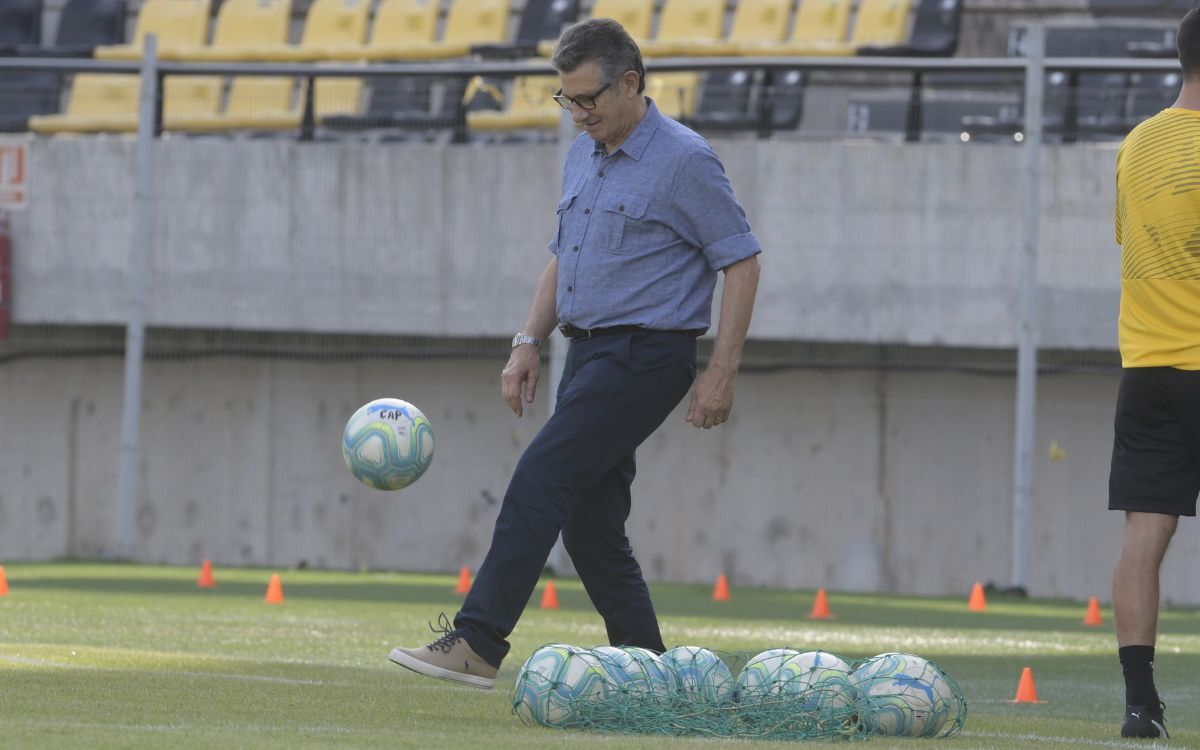 Fernando Morena, gloria de Peñarol, en el Campeón del Siglo.