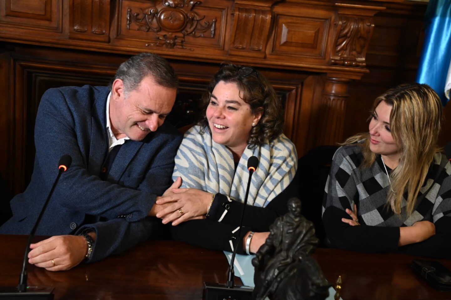 Álvaro Delgado, Macarena Rubio y Valeria Ripoll en la sede del Partido Nacional.