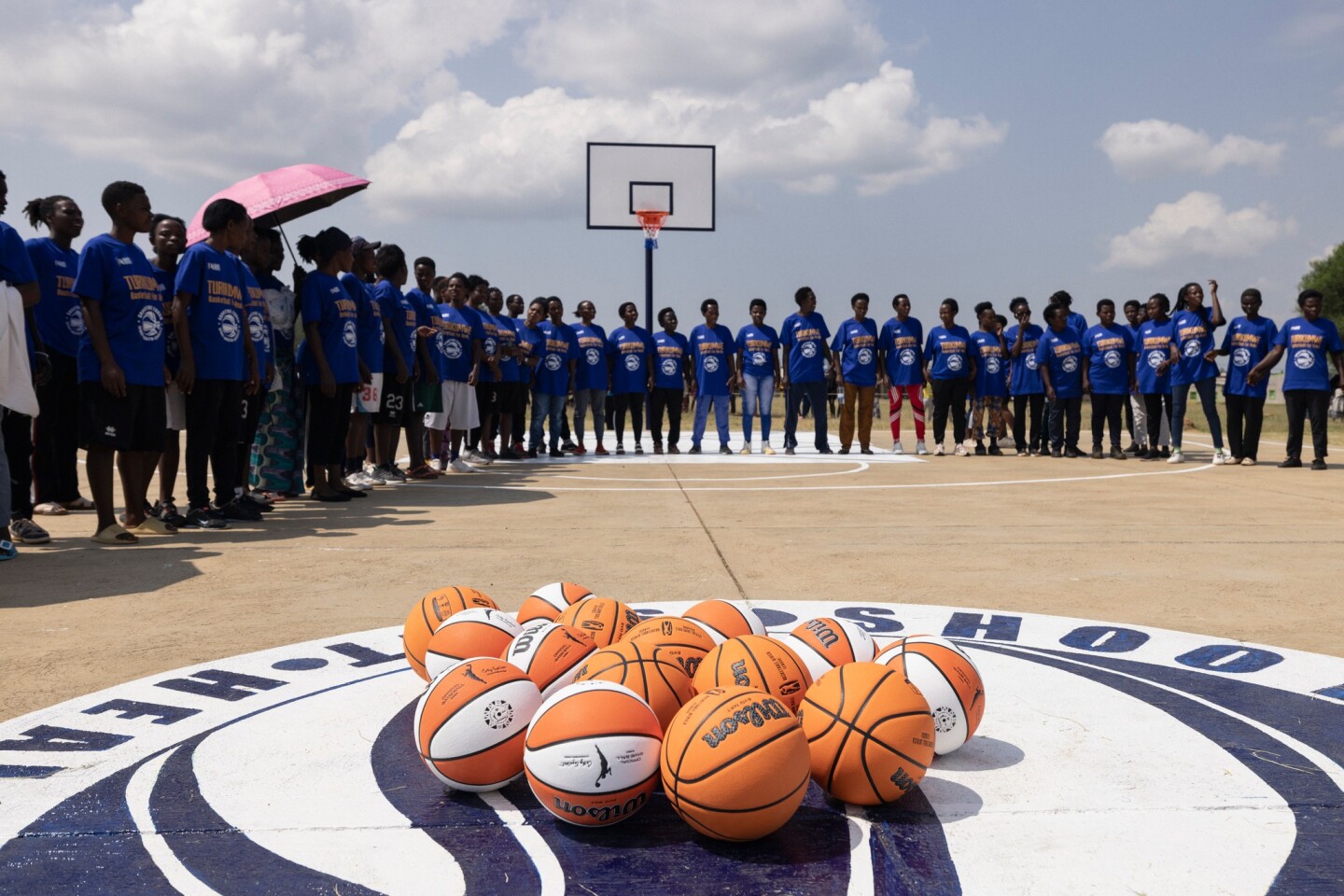 campamento de básquetbol en África.jpg