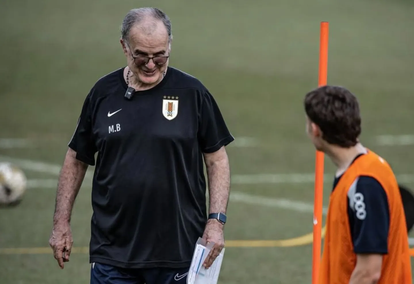 Marcelo Bielsa, entrenador de Uruguay, en uno de los entrenamientos en Malasia previo al partido con República Dominicana.