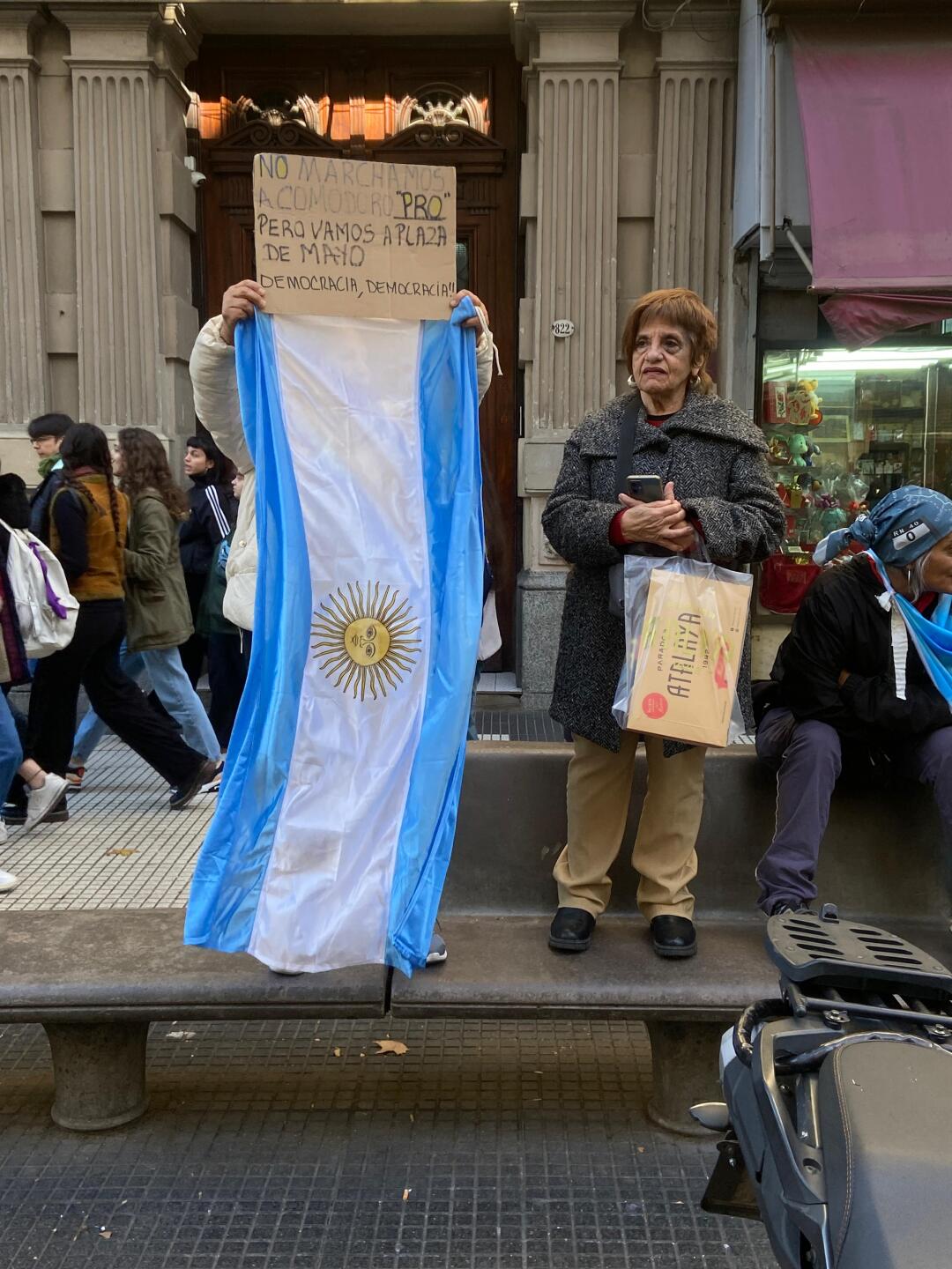 Manifestantes durante la marcha a favor de Cristina Kirchner en Argentina.