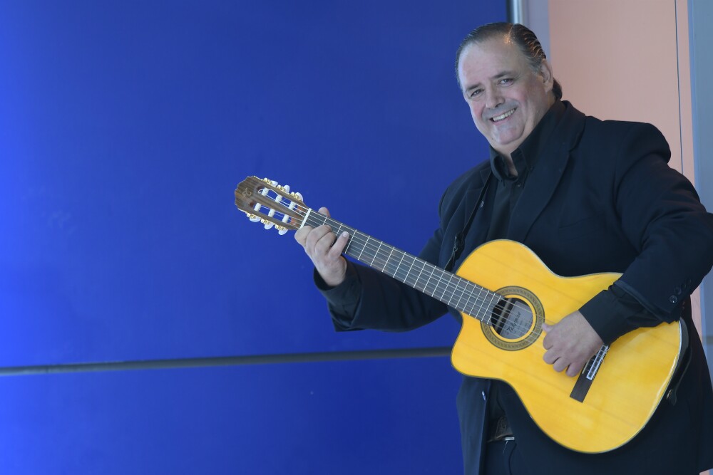 Carlos Paravís.