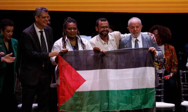 Lula Da Silva posó con la bandera de Palestina