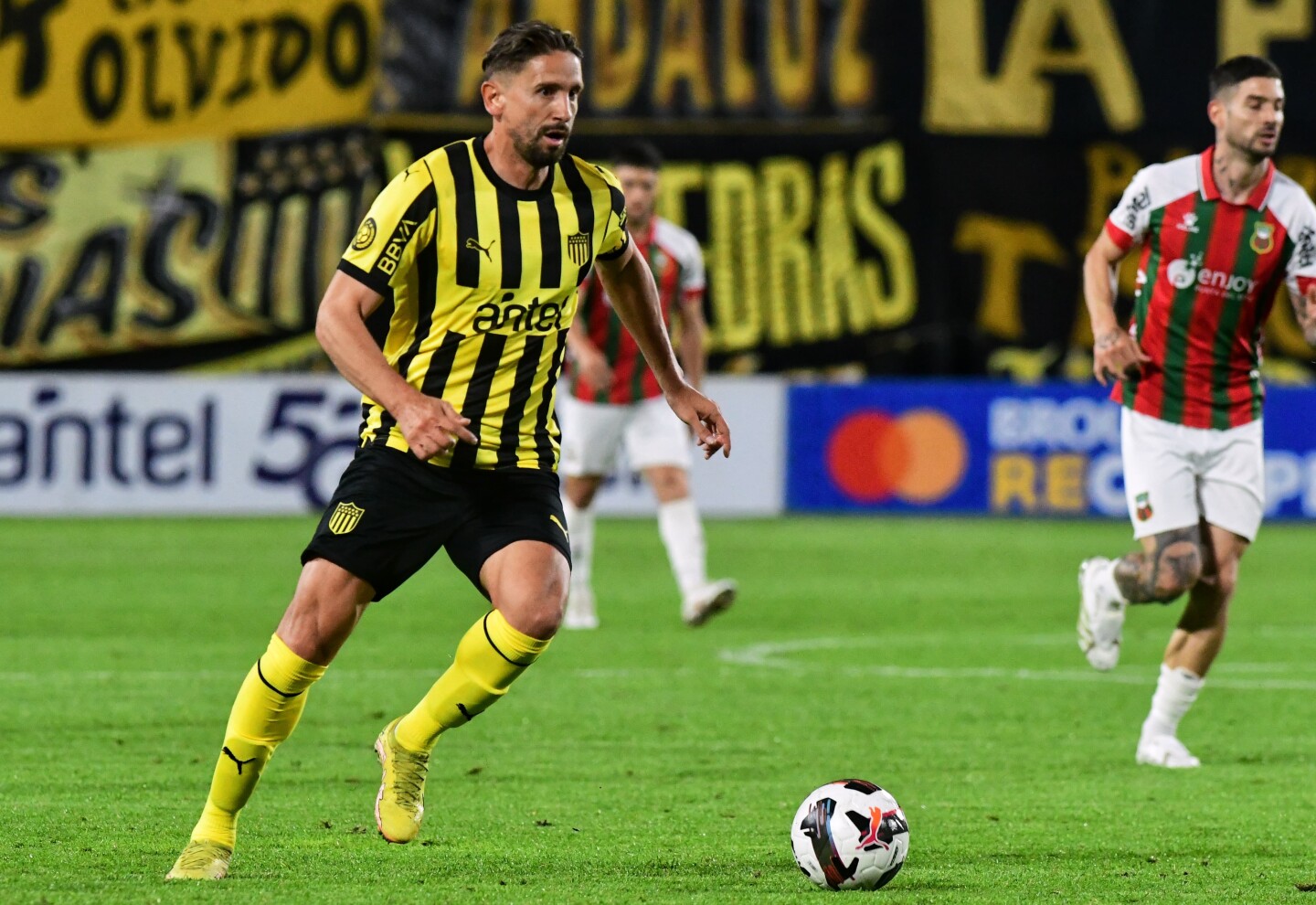 Gastón Ramírez en el partido entre Peñarol y Deportivo Maldonado.