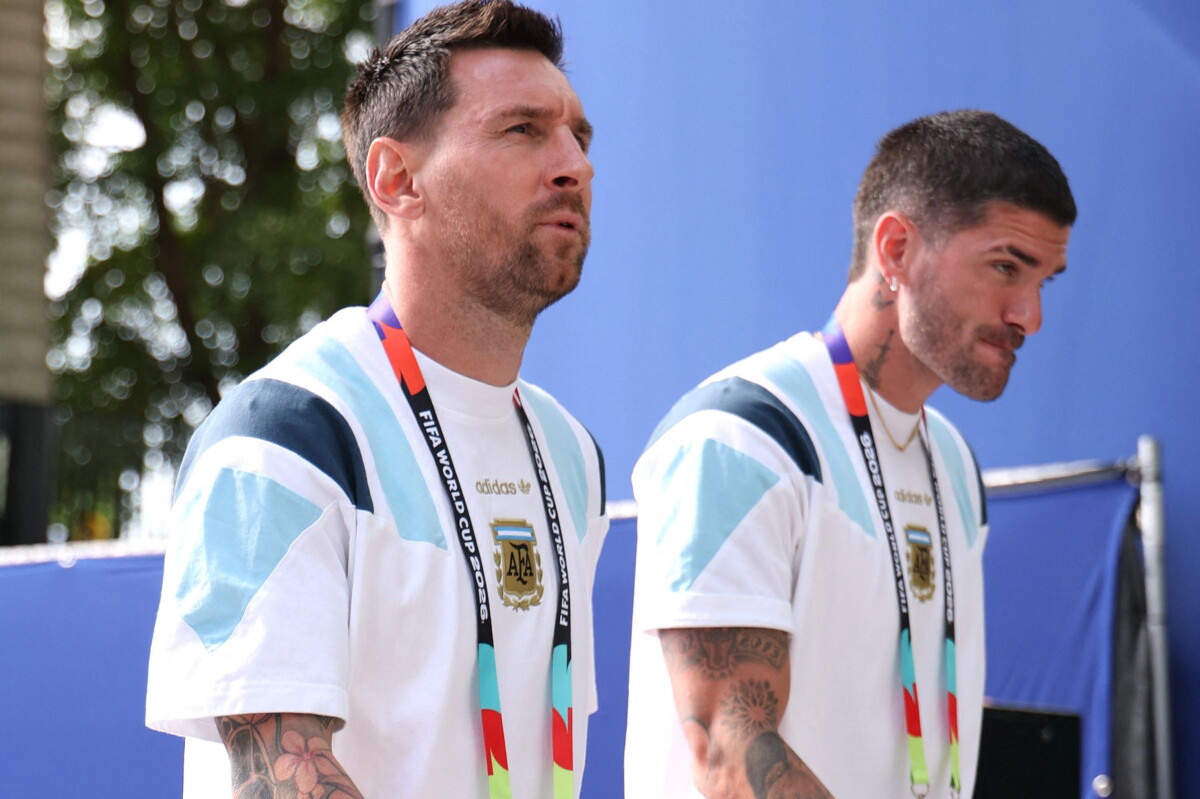 Lionel Messi y Rodrigo de Paul llegan al Hard Rock Stadium.
